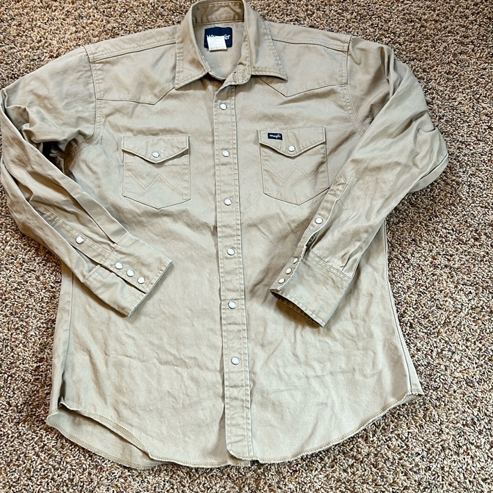 Men’s Large tan Wrangler peal snap button down shirt